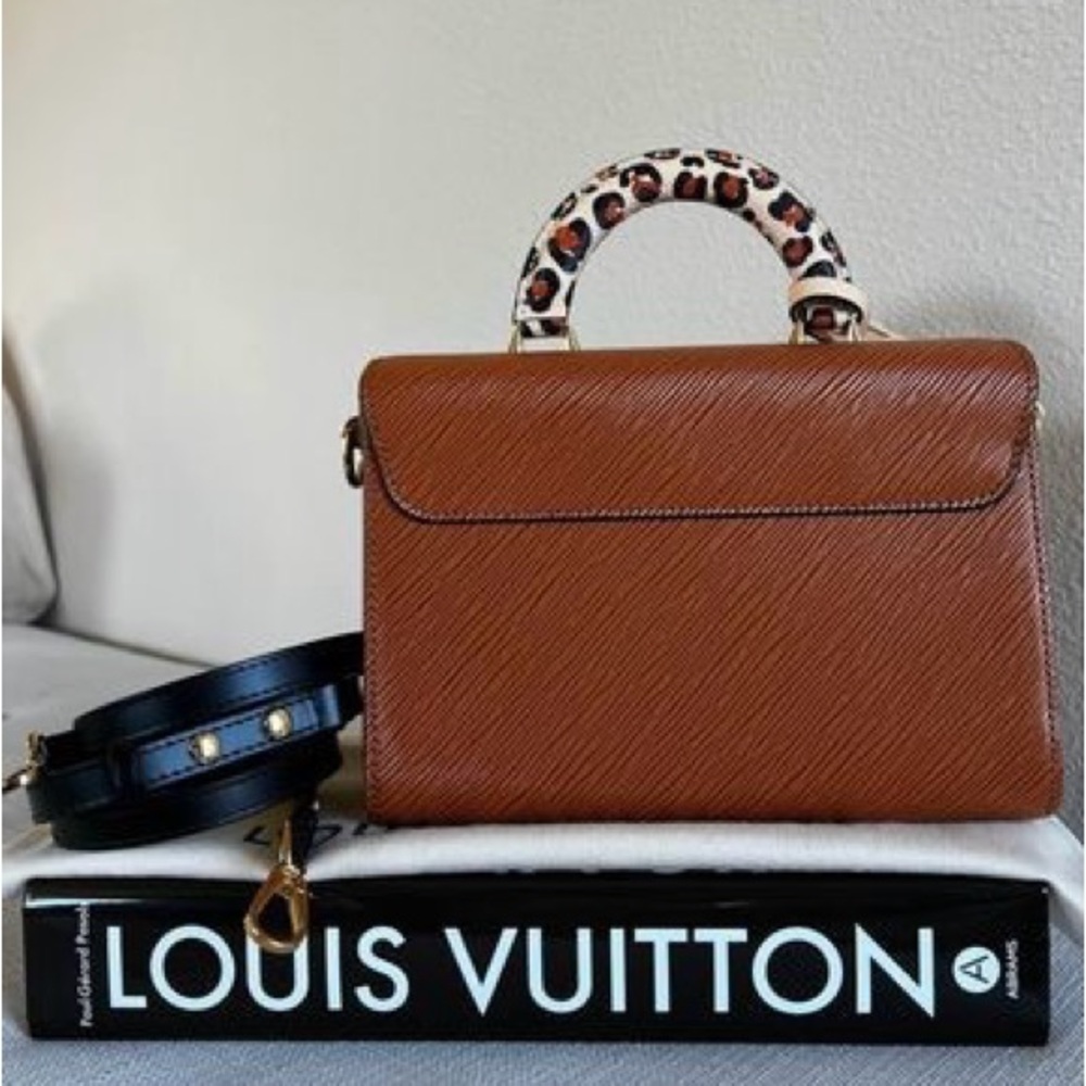 Louis Vuitton TWIST MM - Picture 2 of 7